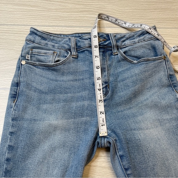 Judy Blue JB8843 Shark-bite Frayed Hem High Rise Medium Wash Jeans Size 3/26 - Picture 12 of 13